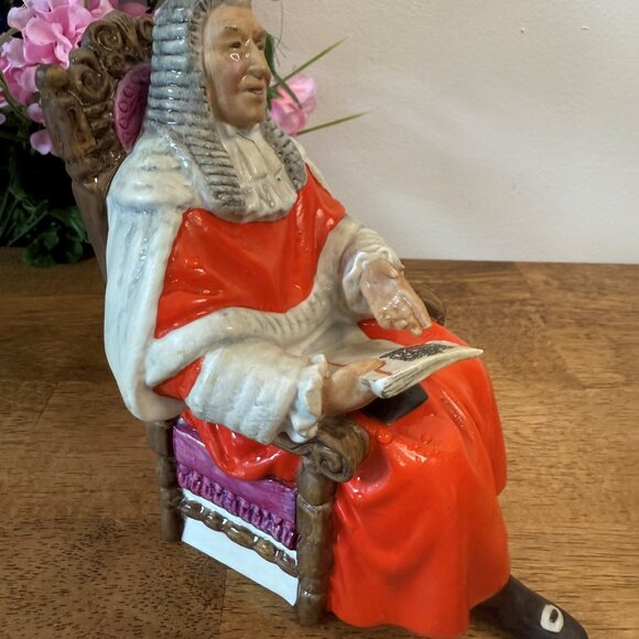 Royal Doulton The Judge Figurine HN2443 – Doulton & Co Limited England – Seated - Picture 2 of 5